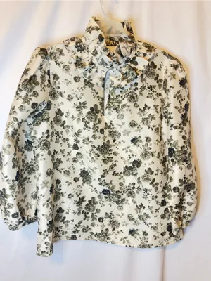 TUCKERNUCK Faded Roses Bouvier Blouse Size Medium thumbnail 5