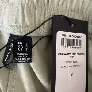 Vero Moda Women Shorts S Sage‎ Eyelet Ruffle Hem Fairycore Festival Coquette thumbnail 5