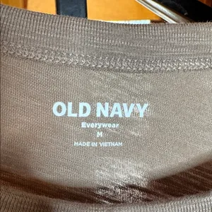 NWT Old Navy EveryWear Tee Size Medium Brown Crewneck Relaxed Cotton Basic thumbnail 5