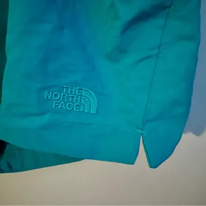XL North Face Women’s Shorts Teal Green thumbnail 2
