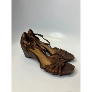 Clarks Artisan Wedge Sandals Womens 8M Brown Good Strappy T-Strap Leather 84215 thumbnail 3