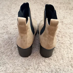 Soda Tan and Black Ankle Boots Block Heel Size 9 thumbnail 4