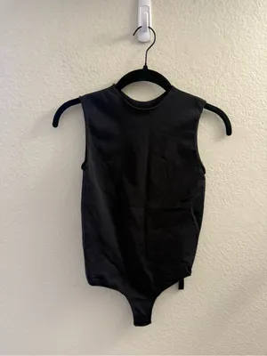 SKIMS Essential Sleeveless Crewneck Thong Bodysuit Size XS Onyx Shapewear Basic thumbnail 2