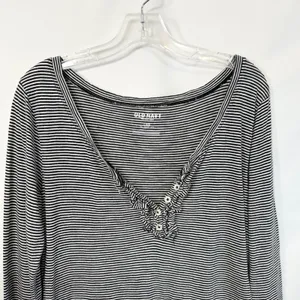 Old Navy Large Top Tall‎ Black White Striped Ruffle Henley Long Sleeve Y2K 1194 thumbnail 3