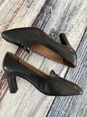 Vintage Gucci Black Leather Mid-Heel Pumps with Gold Monogram Accent thumbnail 5