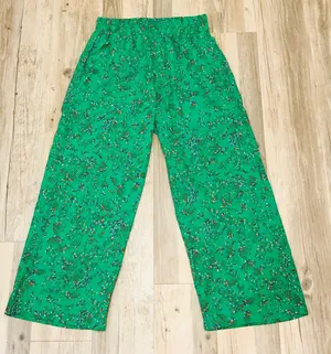 Sienna Sky NWT  cropped green pants sz small. thumbnail 4