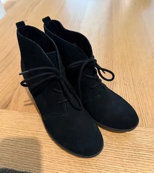 Minnetonka Boots thumbnail 1