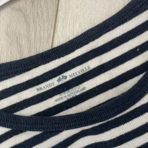 Brandy Melville Tshirt striped crop top womens Navy Blue White one size casual thumbnail 2