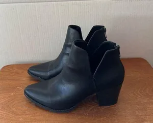 Sun * Stone Women’s Block Ankle Boots Black Sz 7 / 38 SKU 2873 thumbnail 9