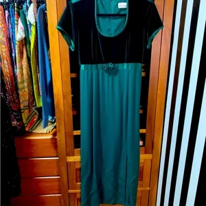 1980s Hunter Green Vintage Velvet Long Maxi Modest Dress Med/Large Woman’s 8-14 thumbnail 11