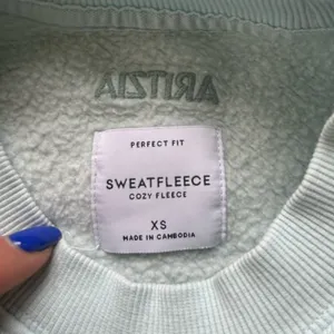 Aritzia Terry Sweatfleece Perfect Crew Sweatshirt‎ XS athleisure layered winter thumbnail 7