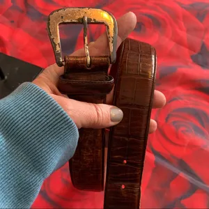 Gap size 28 brown leather belt lovingly worn thumbnail 3