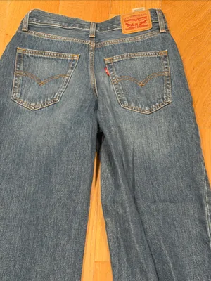 Levi's ‘94 baggy‎ Women's Straight-Leg Jeans in Medium Blue Wash 26 thumbnail 3