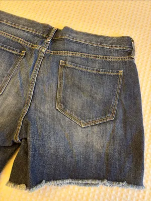 Old Navy The Flirt Size 12 Distressed Frayed Blue Denim Cut Off Jean Shorts thumbnail 6