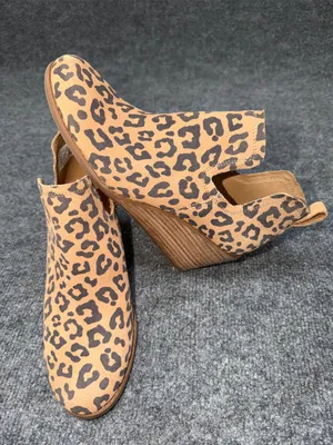 Toms Leopard Print Chelsea Booties in Tan and Black thumbnail 1