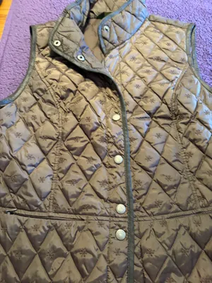 Women’s quilted Eddie Bauer vest  thumbnail 2