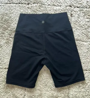 Athleta Transcend Biker 7" Shorts thumbnail 2