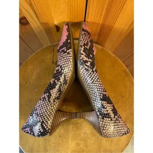 Franco Sarto Women's Pink Cobra Faux Snake Skin Pattern Pump Heels Size 6M thumbnail 6