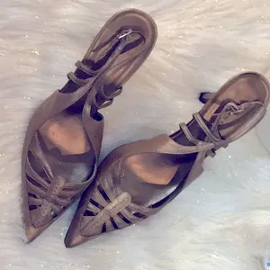 Karen Scott pointed kitten comfort heel height 90’s champagne 8 slingback thumbnail 3