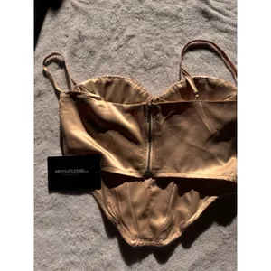 PRETTYLITTLETHING GOLD STRUCTURED SATIN SPLIT HEM HALTERNECK CORSET TOP size 6 thumbnail 5
