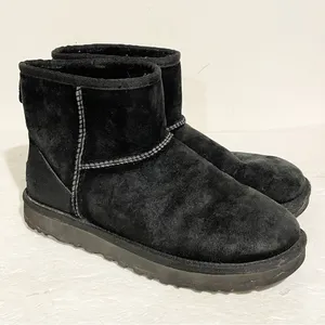 UGG Women's Size 7 Black Leather Suede Classic Mini II Boot Winter Snow‎ thumbnail 3