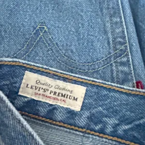 Levi’s 501 Lightly Distressed High Rise Waist Straight Leg Denim Blur‎ Jeans 24 thumbnail 8