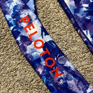 Peloton X WITH Blue Moves High Neck Sports Bra & Reversible Leggings Medium‎ thumbnail 11