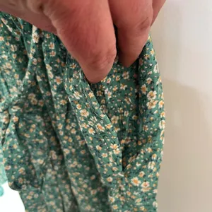 American‎ Eagle Green Floral Romper Smocked Back Tie Waist Short Sleeve Medium thumbnail 9