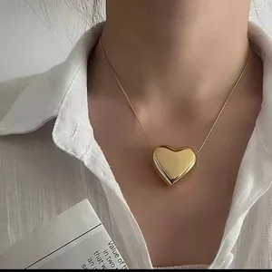 Heart Pendant Necklace Gold thumbnail 3