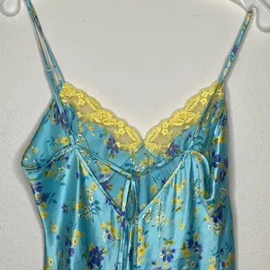 Victoria's Secret‎ Floral Negligee thumbnail 2