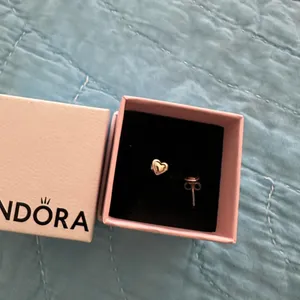 NIB Pandora Heart Earrings thumbnail 2
