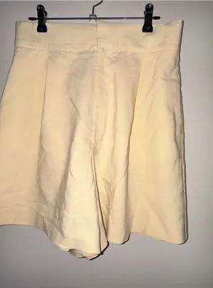 Zara Cream High-Waist Shorts thumbnail 1
