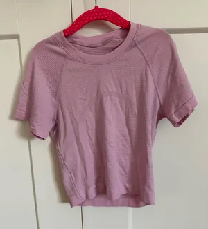 Swiftly Tech Cropped Lululemon Short Sleeve 2.0 Pink Baby thumbnail 1