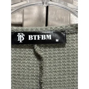 BTFBM Green Thermal Long Puff‎ Sleeve Top Big Buttons Size Medium Crew Soft thumbnail 2