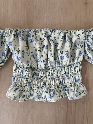 Abercrombie & Fitch Off-the-Shoulder Floral Puff Sleeve Smocked Crop Top Small thumbnail 2