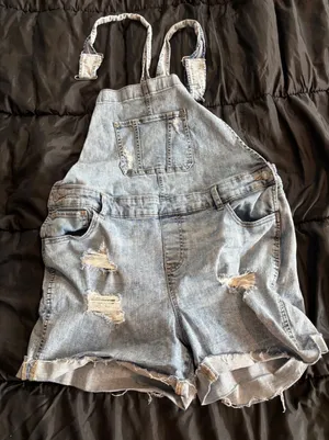 Maurices Distressed Denim Shortalls Light Wash Raw Hem Overalls Large 734937 thumbnail 1