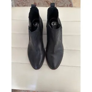 Gianni Bini Womens Black Leather Chelsea Ankle Boots Pointed Toe Block Heel thumbnail 2