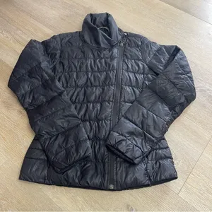 Athleta Downalicious Lightweight Puffer Jacket thumbnail 2