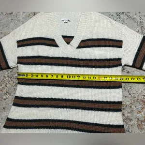 American Eagle Oversized
Dreamspun V-neck
Sweater size Small thumbnail 5