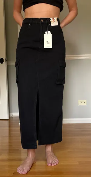 Sincerely Jules Women’s Black Denim Cargo Maxi Skirt Size 5/26 NWT thumbnail 1