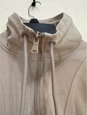 Women’s M Taupe Old Navy Active 1/4 Zip Cropped Fleece Pullover thumbnail 8