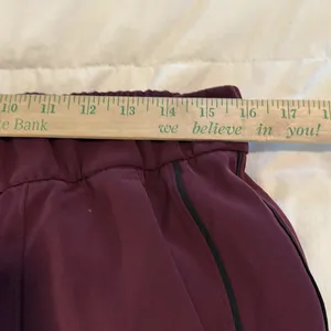 Lululemon On the Right Track Relaxed fit Pant Burgandy/ Wine size 10. thumbnail 12