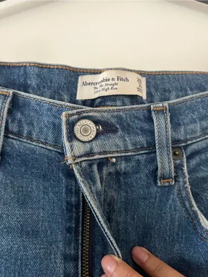 Abercrombie The 90s Straight Ultra High Rise Jeans 26 2 Medium Wash Distressed thumbnail 4
