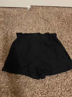 Club Monaco Cuff Shorts Size 4 Solid Black Tie Belt Lyocell Linen Blend Neutral thumbnail 3