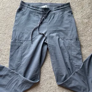 Carhartt scrubs size small!  thumbnail 2