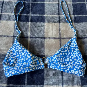 Zaful Blue Floral Bikini Set with White and Yellow Daisies thumbnail 5