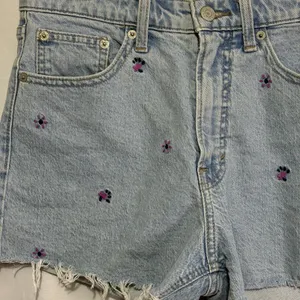 Lucky Brand Boho Lucky Pins Jean Short floral Embroidery Size 4/27 Cut Off Jorts thumbnail 3