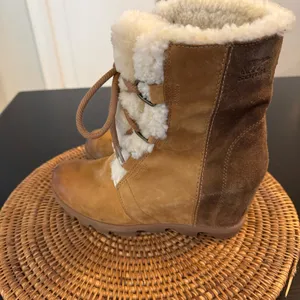 Sorel Joan of Arctic Boots Women's 9.5 Nubuck Shearling Hidden Wedge‎ Booties thumbnail 3