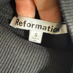 Reformation Black Ribbed Mock Neck Cropped Long Sleeve Top Small Made in USA thumbnail 2