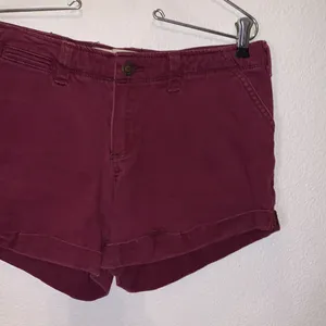 Hollister chino midi short longest length 4” inseam burgundy Summer shorts thumbnail 3